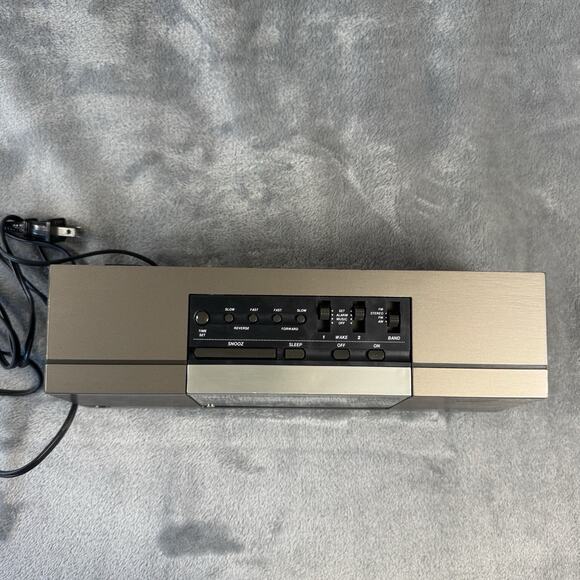 VINTAGE RCA Dual Alarm AM/FM Radio RP-3822 tested and works- Blue Display Light - Picture 3 of 13